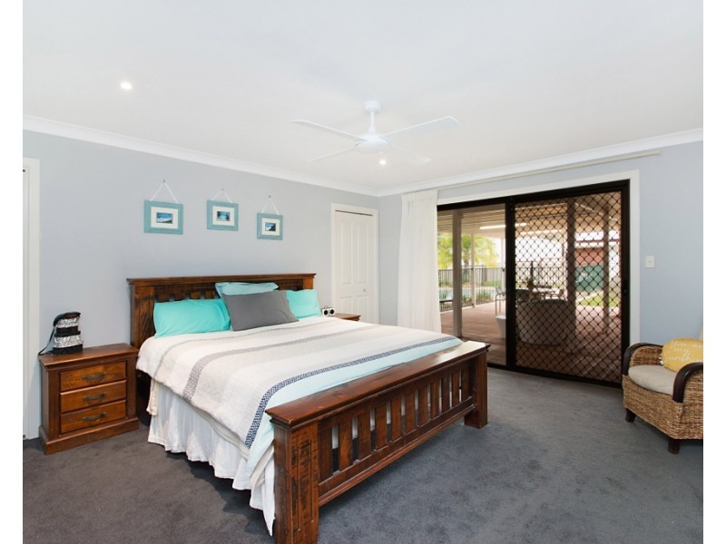 30 Cornwall Drive, Elanora QLD 4221