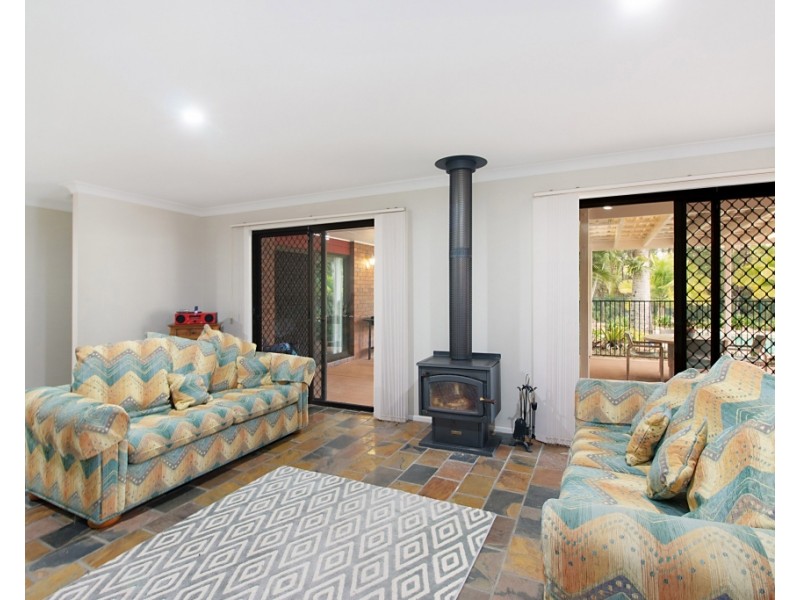 30 Cornwall Drive, Elanora QLD 4221