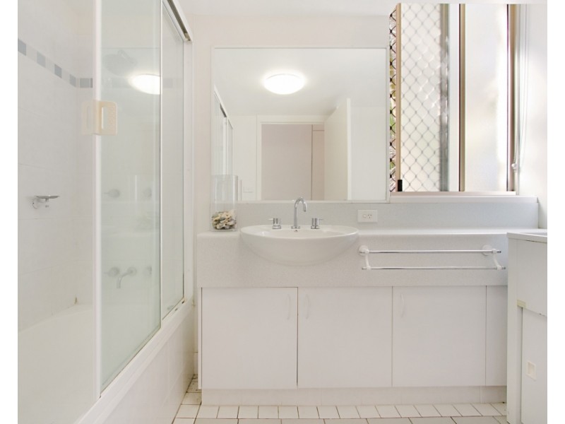 1/15 Santa Monica Road – Miami Beachside, Miami QLD 4220