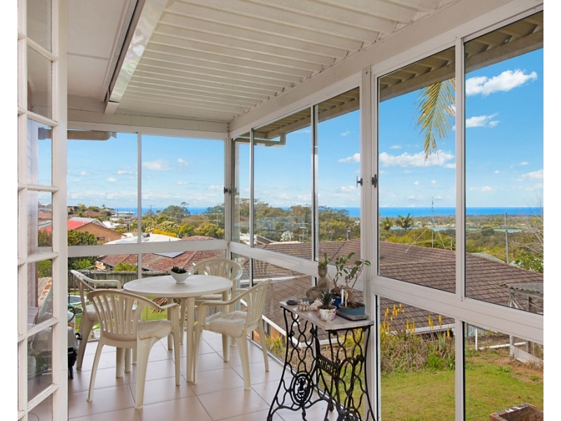 12 Oyster Point Rd, Banora Point NSW 2486