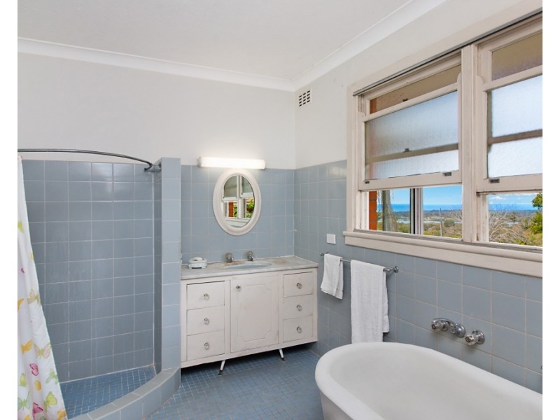 12 Oyster Point Rd, Banora Point NSW 2486