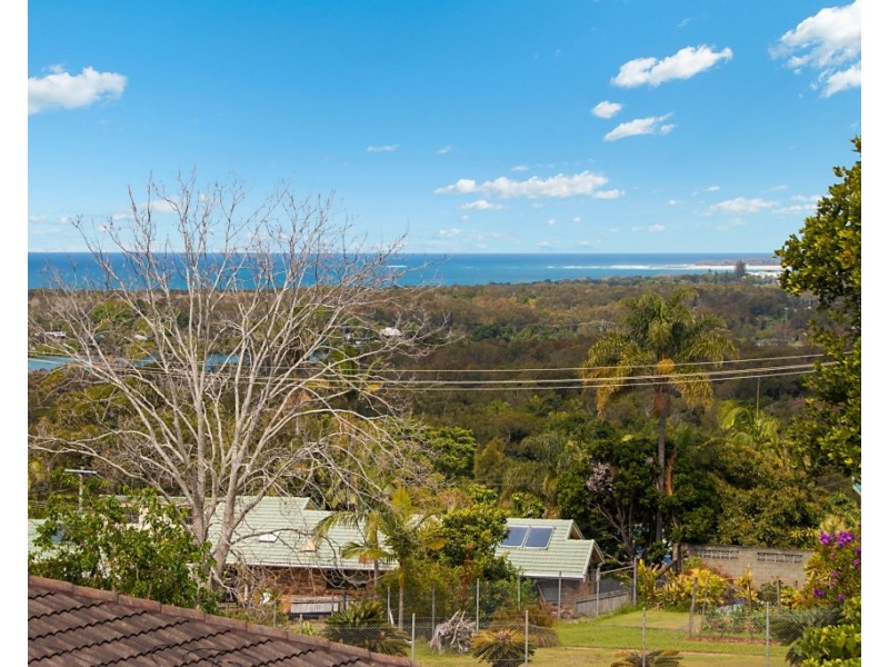 12 Oyster Point Rd, Banora Point NSW 2486