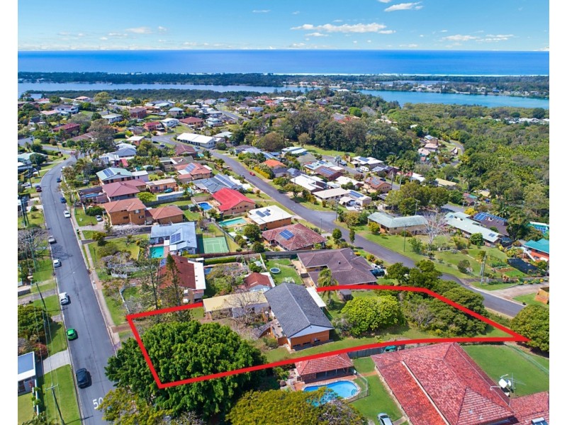 12 Oyster Point Rd, Banora Point NSW 2486