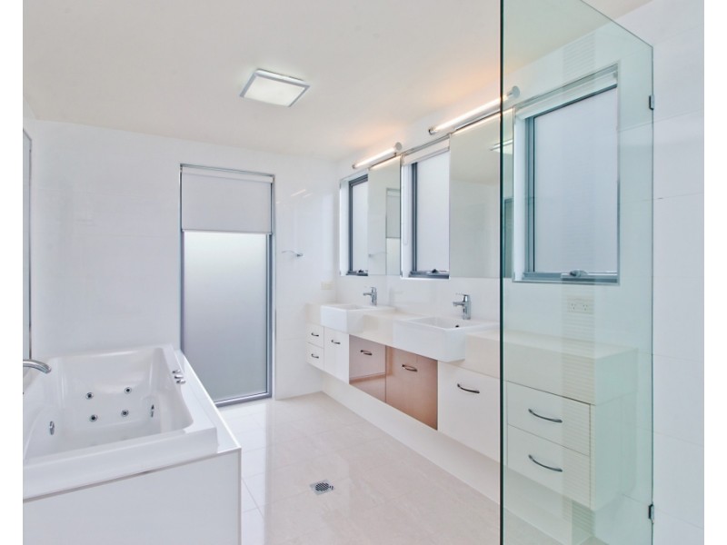 7/16-18 Eden Avenue, Rainbow Bay QLD 4225