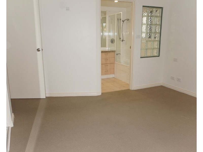1/209 Jefferson Lane, Palm Beach QLD 4221