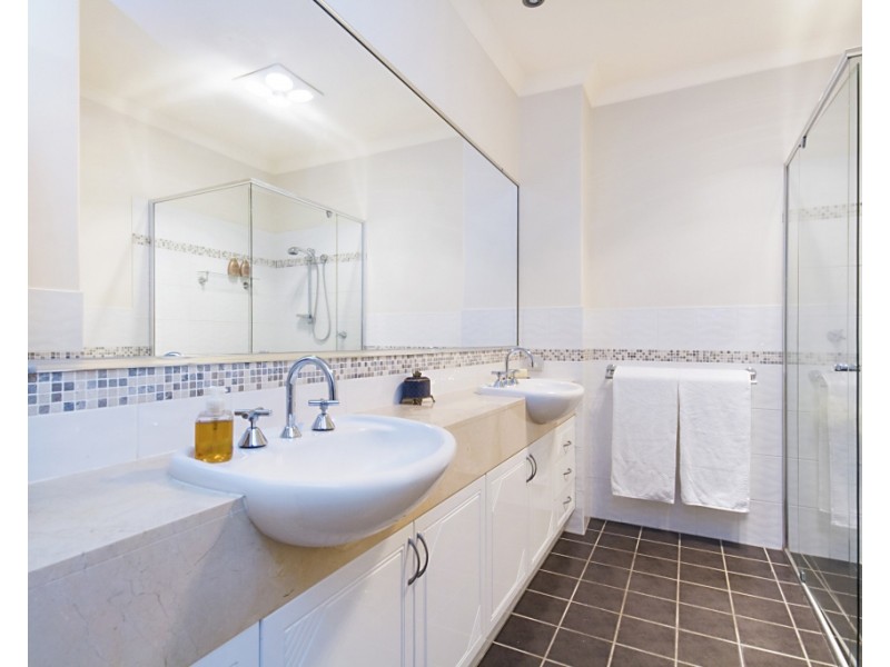 8/3 Johnston Street, Bilinga QLD 4225
