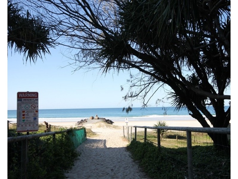 1/6 Twenty First Avenue (Cnr Gold Coast Hwy), Palm Beach QLD 4221