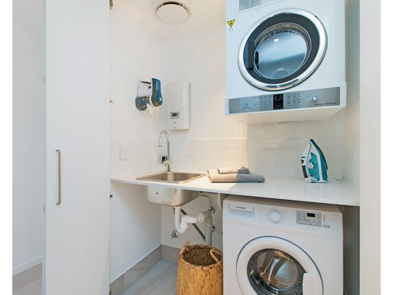 201/106 Pacific Parade, Bilinga QLD 4225