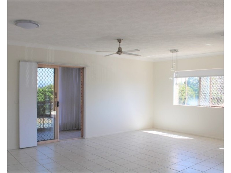 4/125 Golden Four Drive, Bilinga QLD 4225