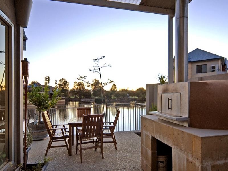 25 Vestia Walk, Stirling WA 6021