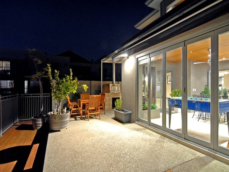 25 Vestia Walk, Stirling WA 6021