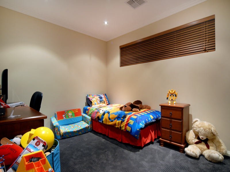 25 Vestia Walk, Stirling WA 6021