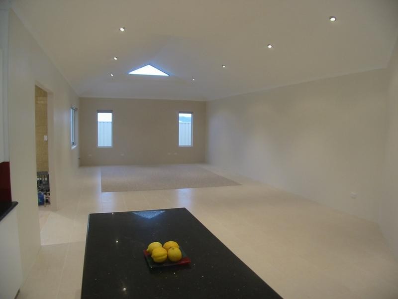 58 Dumbarton Road, Canning Vale WA 6155