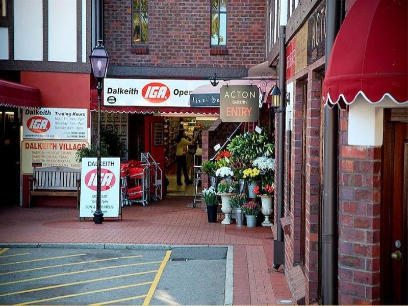 8A Alexander Road, Dalkeith WA 6009