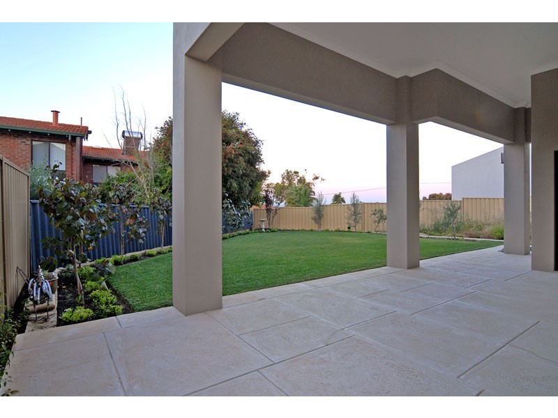 337B Preston Point Road, Attadale WA 6156