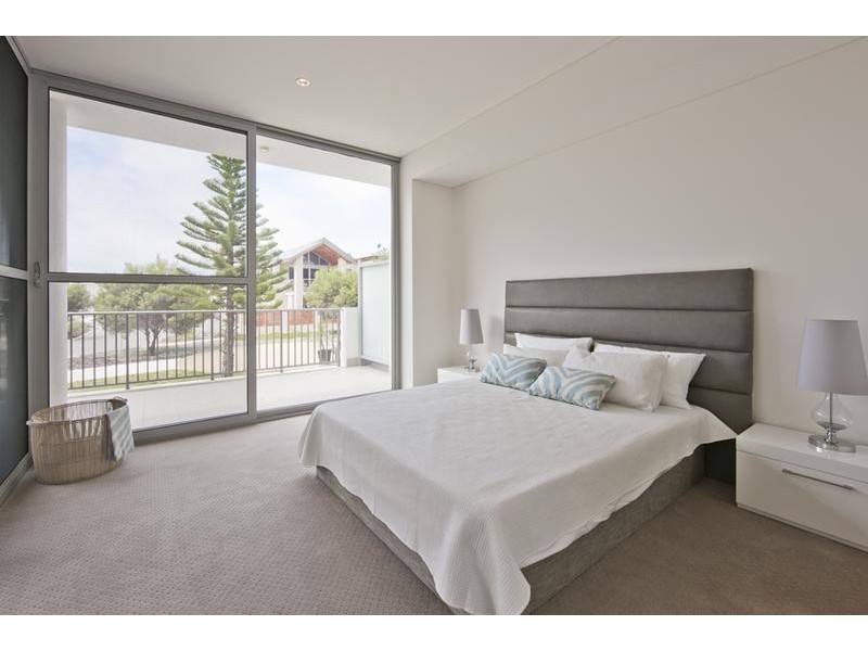 10/30 South Beach Promenade, North Coogee WA 6163