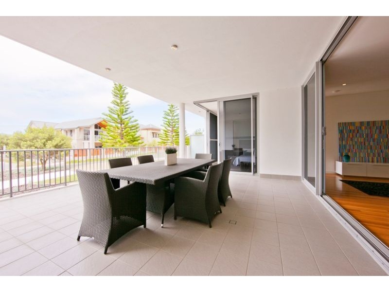10/30 South Beach Promenade, North Coogee WA 6163