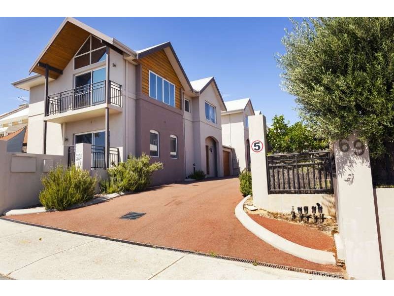 2/69 Quarry Street, Fremantle WA 6160