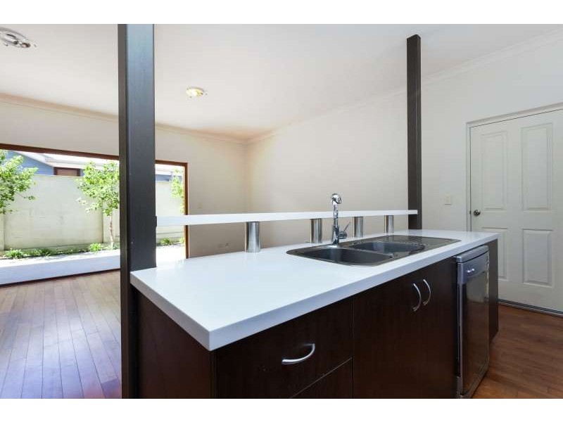 2/69 Quarry Street, Fremantle WA 6160