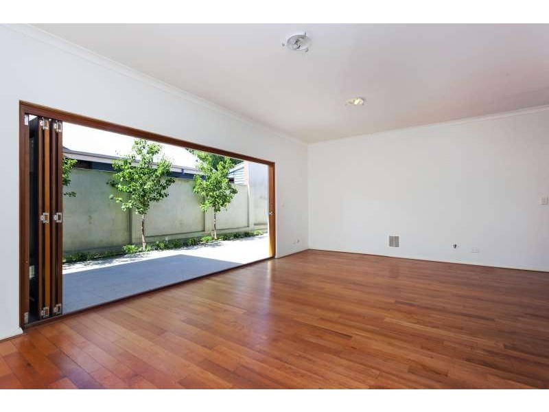 2/69 Quarry Street, Fremantle WA 6160