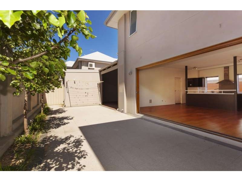 2/69 Quarry Street, Fremantle WA 6160