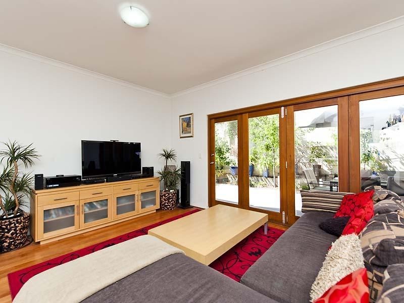 4/69 Quarry Street, Fremantle WA 6160