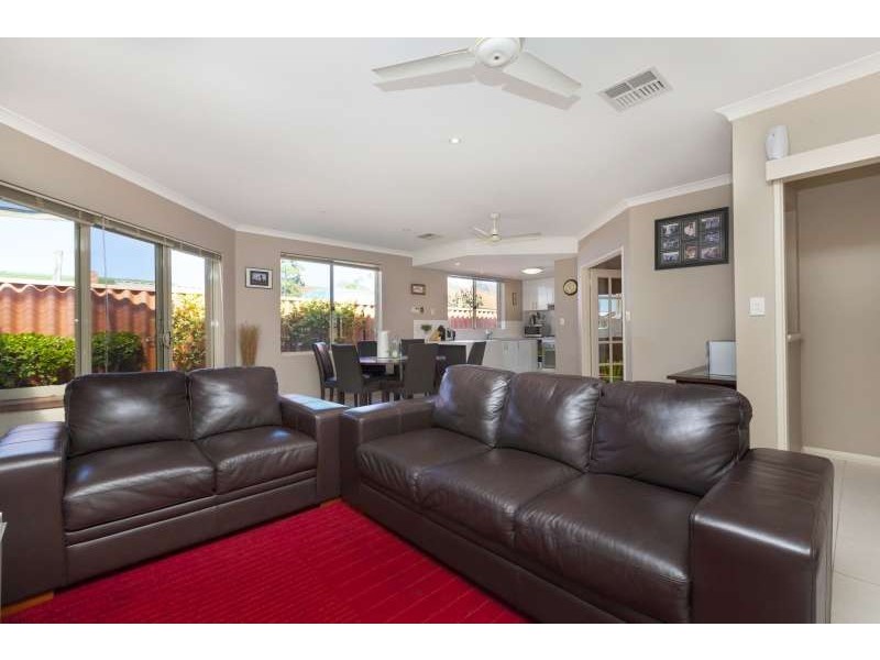 8b Crocker Way, Innaloo WA 6018