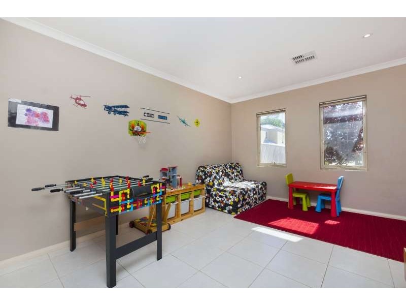 8b Crocker Way, Innaloo WA 6018