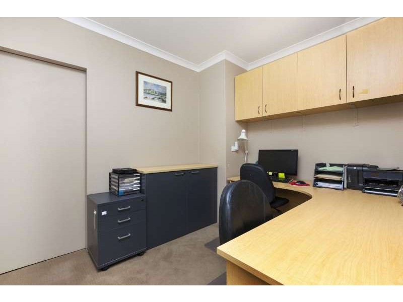 8b Crocker Way, Innaloo WA 6018