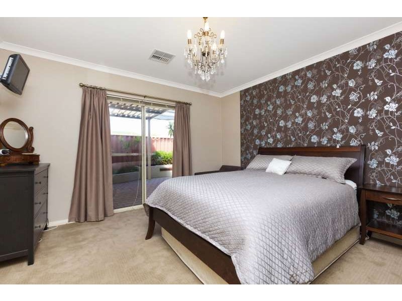 8b Crocker Way, Innaloo WA 6018