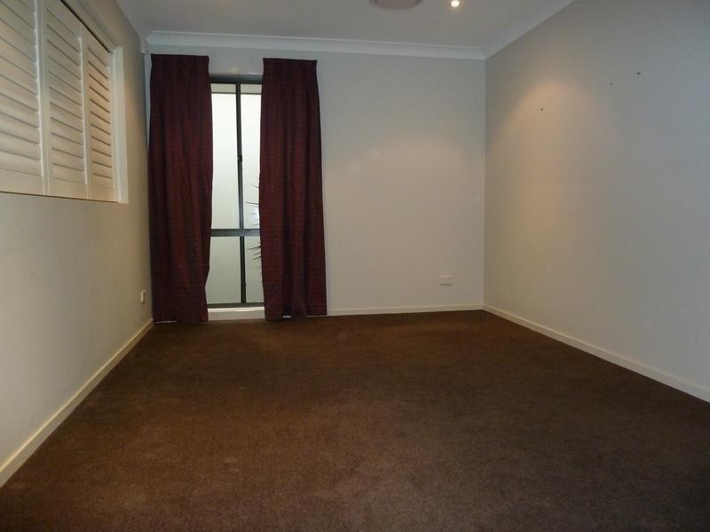 15 Townsend Cres, Ropes Crossing NSW 2760