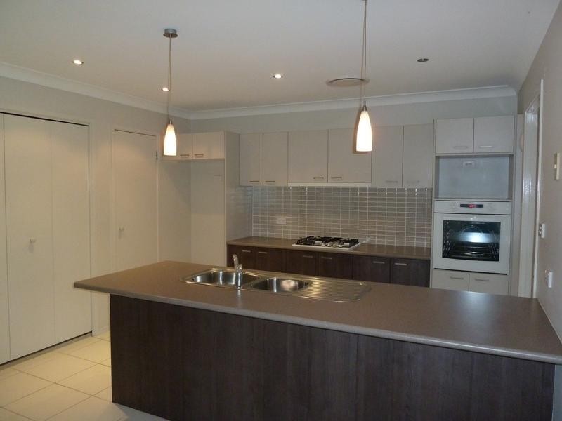 15 Townsend Cres, Ropes Crossing NSW 2760