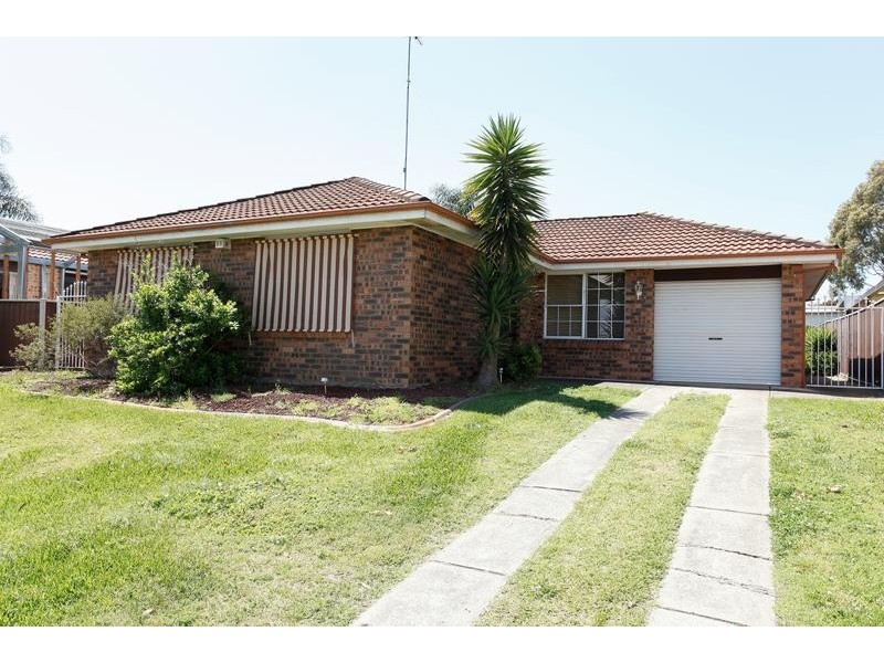 4 Feather St, St Clair NSW 2759