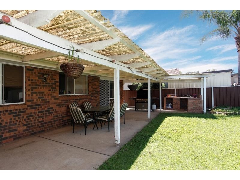 4 Feather St, St Clair NSW 2759