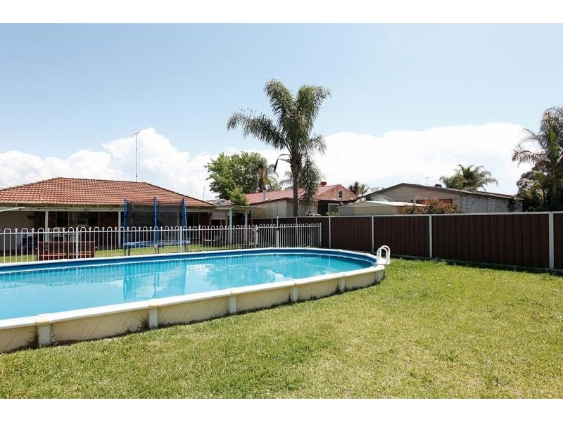 4 Feather St, St Clair NSW 2759