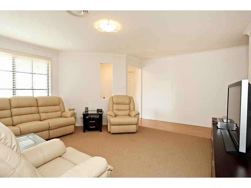 11 Gilbert St, Colyton NSW 2760