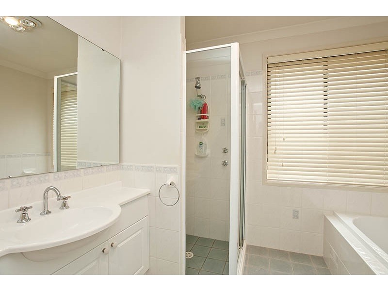 11 Gilbert St, Colyton NSW 2760