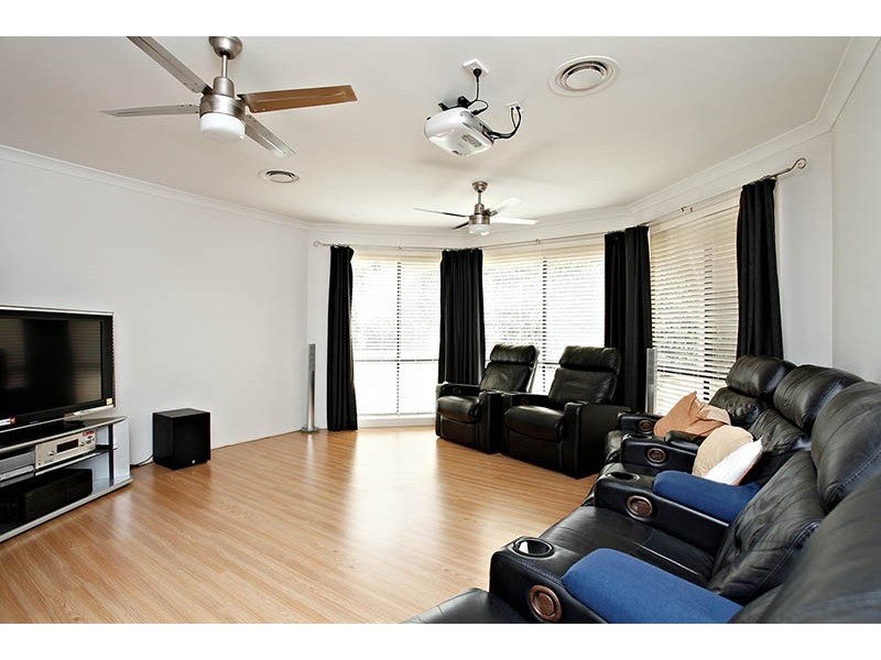 11 Gilbert St, Colyton NSW 2760