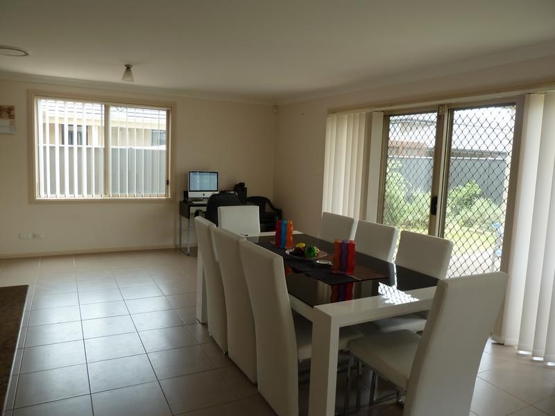 24 Maiden St, Ropes Crossing NSW 2760