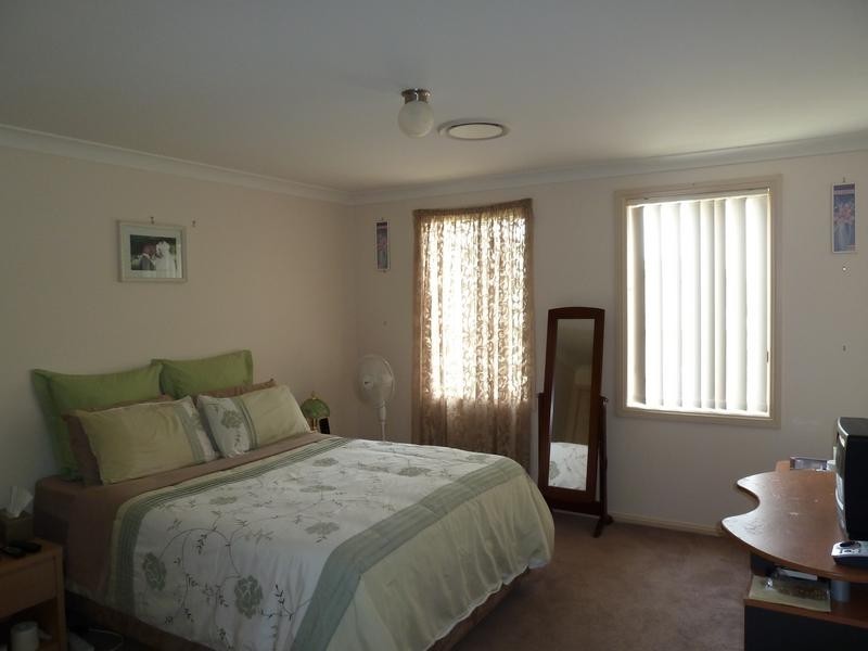 24 Maiden St, Ropes Crossing NSW 2760