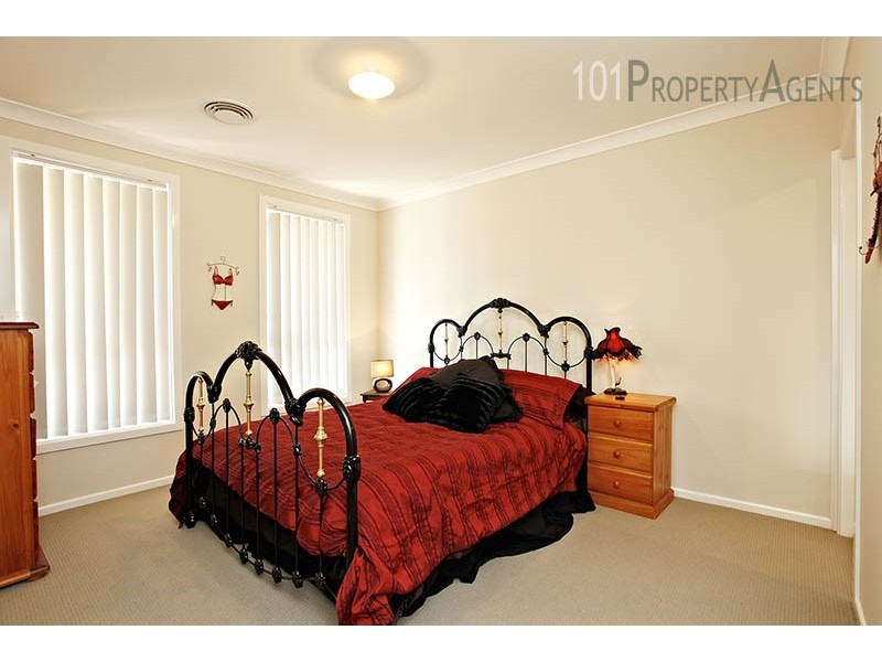 19 Wiseman Cir, Ropes Crossing NSW 2760
