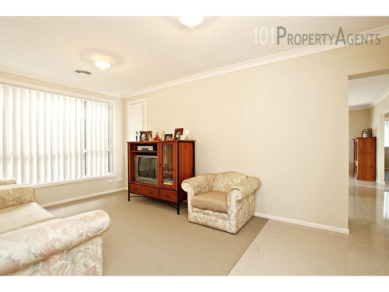 19 Wiseman Cir, Ropes Crossing NSW 2760