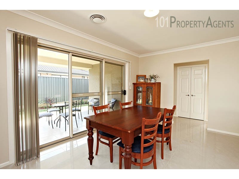 19 Wiseman Cir, Ropes Crossing NSW 2760