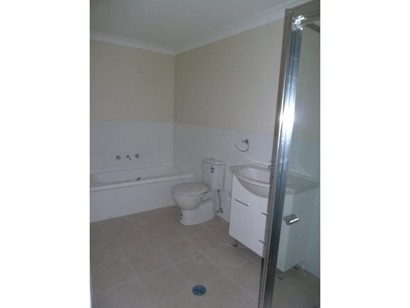 1/8 Gurry Ave, Ropes Crossing NSW 2760