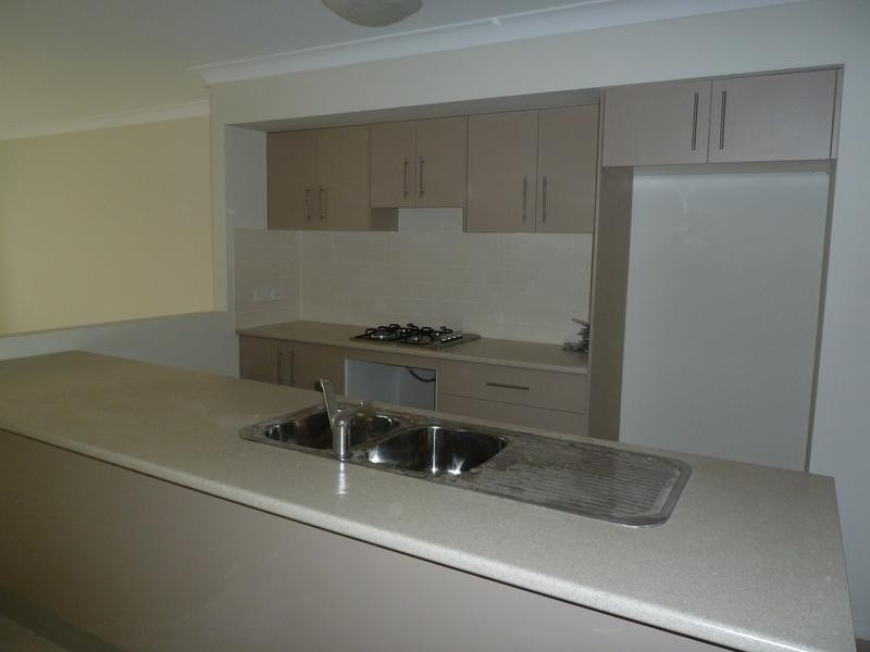 1/8 Gurry Ave, Ropes Crossing NSW 2760