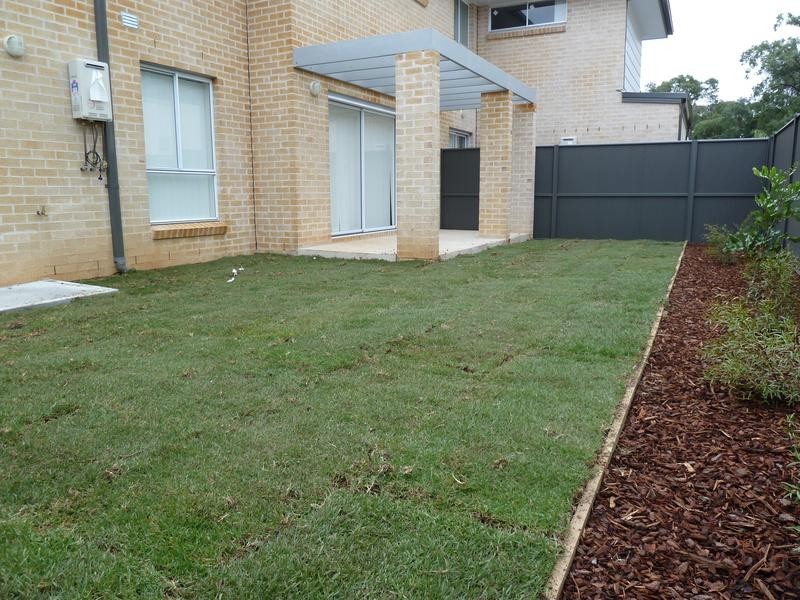 1/8 Gurry Ave, Ropes Crossing NSW 2760