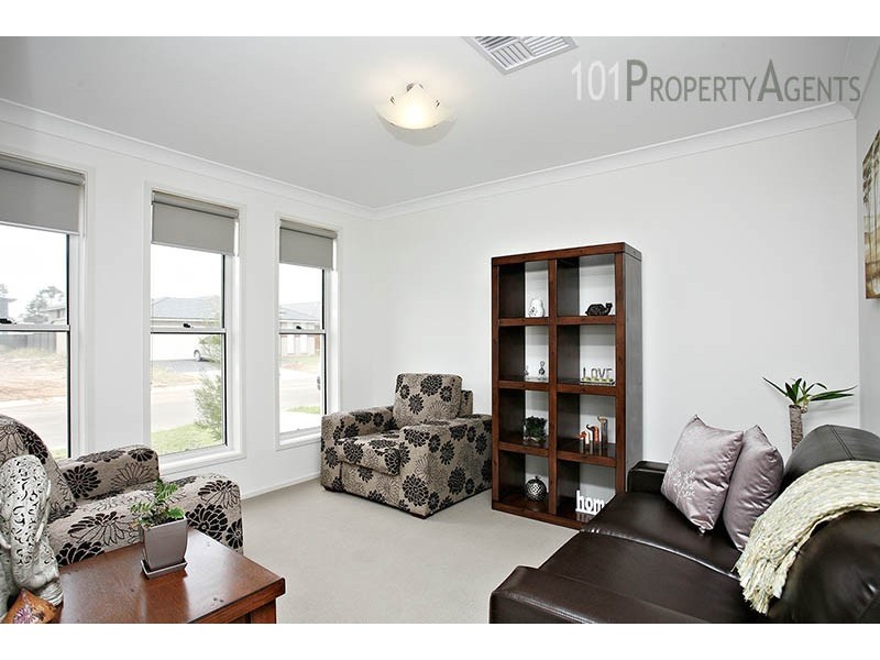 34 Wiseman Cct, Ropes Crossing NSW 2760