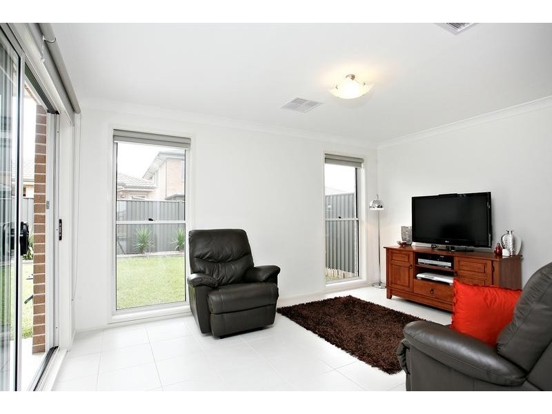 34 Wiseman Cct, Ropes Crossing NSW 2760