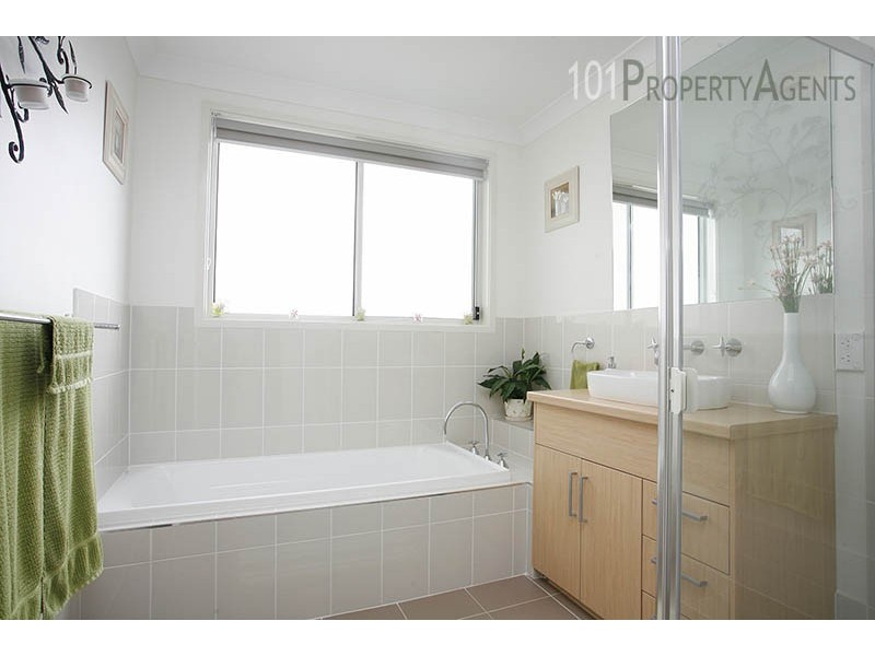 34 Wiseman Cct, Ropes Crossing NSW 2760