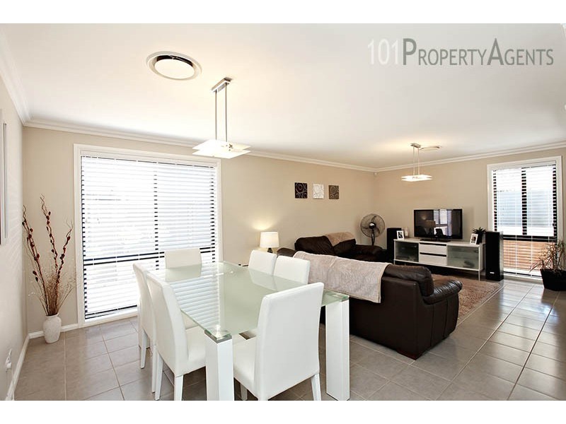 6 Maiden St, Ropes Crossing NSW 2760